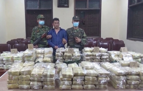 Chặn bắt ô tô chở gần 230 kg ma túy trên đường về Hà Nội - 2