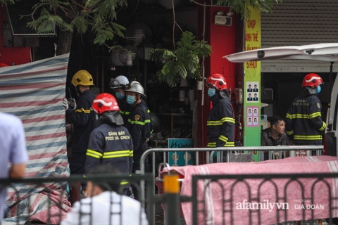 Cảnh tượng thương tâm trong vụ cháy nhà 4 người tử vong ở Hà Nội: 'Người mẹ nằm trong tư thế ôm con gái 10 tuổi vào lòng, úp mặt con vào ngực như để bảo vệ' - 3