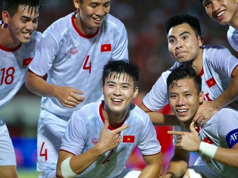 Tuyển Việt Nam tăng 1 bậc trên bảng xếp hạng FIFA, tiếp tục bỏ xa Thái Lan