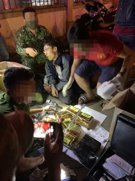 Bắt đối tượng đang vận chuyển 11 kg ma túy tổng hợp - Ảnh 1. Bắt đối tượng đang vận chuyển 11 kg ma túy tổng hợp - Ảnh 1.