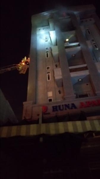 Gần 30 người lớn và trẻ em mắc kẹt, hoảng loạn kêu cứu trong đám cháy chung cư mini ở Sài Gòn - Ảnh 3.