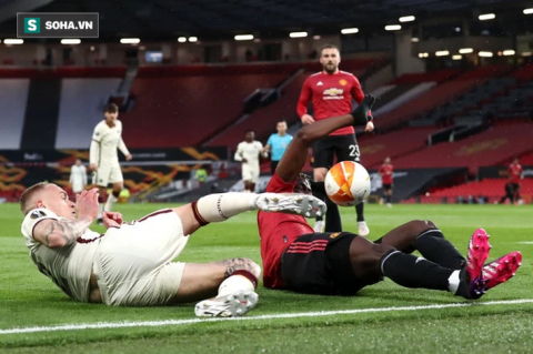 Man United tái hiện đại thắng trước AS Roma, đặt chân vào chung kết trong ngày Arsenal thất thủ - Ảnh 1.
