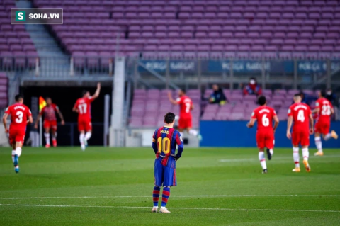 Messi tỏa sáng, Barca vẫn thua ngược đau đớn bại tướng của Man United, mất cơ hội lên ngôi đầu - Ảnh 2.