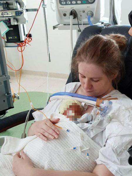 Con trai sinh non lại mắc bệnh hiểm nghèo, bà mẹ không muốn nuôi nên tìm cách 