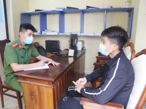 30 nam nữ học sinh tụ tập nhau đua xe, bốc đầu giữa mùa dịch Covid-19 rồi khoe lên mạng xã hội - Ảnh 2.