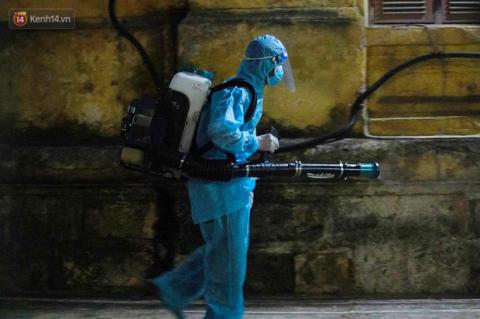 Một cán bộ test nhanh dương tính SARS-CoV-2, Bộ Giao thông Vận tải phun khử khuẩn trụ sở - Ảnh 2. Một cán bộ test nhanh dương tính SARS-CoV-2, Bộ Giao thông Vận tải phun khử khuẩn trụ sở - Ảnh 2.