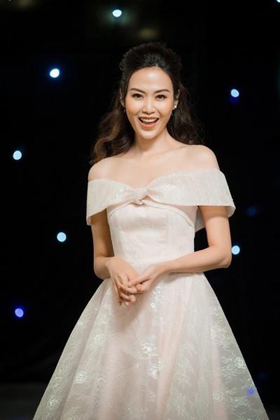 Nhan sắc đỉnh cao, khiến nhiều người thích thú của Hoa hậu Thu Thủy thời trẻ - Ảnh 2.