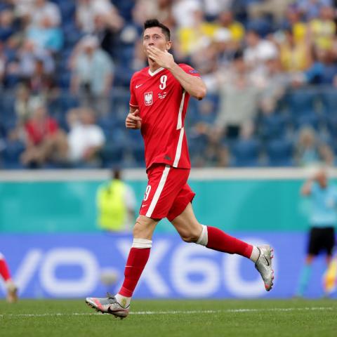 Morata đá hỏng 11m nhưng TBN vẫn đại thắng; Ba Lan bị loại dù Lewandowski ghi cú đúp - Ảnh 5.