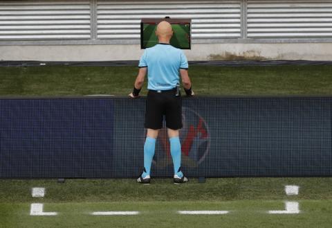 Dính tấm thẻ đỏ tai hại, Hà Lan bị đá văng khỏi Euro theo kịch bản đầy đau đớn - Ảnh 2.