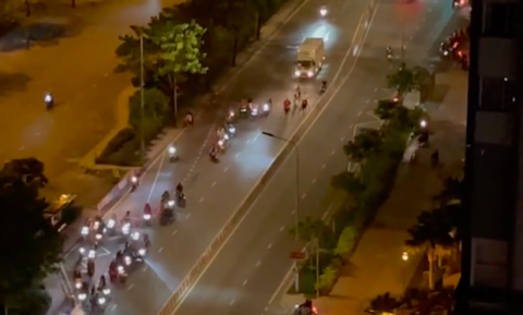 Hàng trăm quái xế lại tổ chức đua xe gây náo loạn khi TP.HCM vừa áp dụng chỉ thị 10 - Ảnh 2.