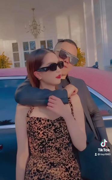 doi-tinh-nhan-vu-khac-tiep-ngoc-trinh-quan-quyt-o-sieu-xe-blackpink-abd1b88a