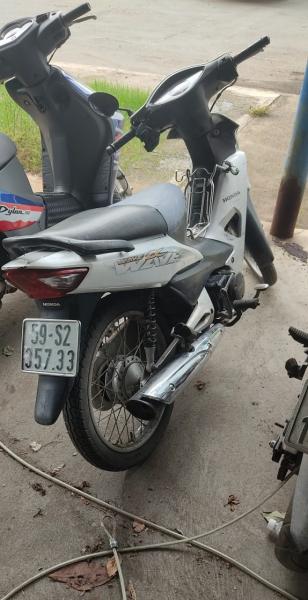 2 anh em ruột dùng dao khống chế nữ nhân viên cửa hàng tiện lợi cướp tài sản - Ảnh 1.