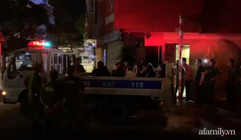 Hà Nội: Công an đột kích vào quán karaoke hoạt động trái phép, nhiều khách phá Hà Nội: Công an đột kích vào quán karaoke hoạt động trái phép, nhiều khách phá