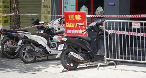Hà Nội: Phong tỏa hàng loạt điểm liên quan đến các ca dương tính SARS-CoV-2 - Ảnh 3.