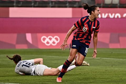 Mỹ hạ gục Australia, giành huy chương Olympic bằng cơn mưa bàn thắng và siêu phẩm - Ảnh 1.