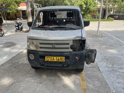 Nghẹt thở cảnh CSGT truy đuổi kẻ trộm ô tô, thông chốt, tông thẳng vào xe chấp pháp - Ảnh 1.