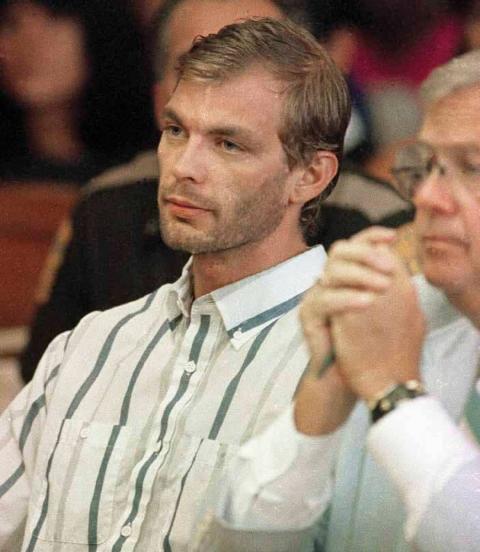 Kẻ ăn thịt người ngoài đời thật: Cảnh sát từng bó tay và lời khai không dành cho người yếu tim - Ảnh 7. Kẻ ăn thịt người ngoài đời thật: Cảnh sát từng bó tay và lời khai không dành cho người yếu tim - Ảnh 7.