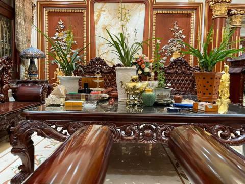 Ông trùm lan đột biến Quảng Ninh bị bắt: thu lời bất chính hàng trăm tỷ, ở biệt thự khủng, sở hữu tiệm vàng - Ảnh 4. Ông trùm lan đột biến Quảng Ninh bị bắt: thu lời bất chính hàng trăm tỷ, ở biệt thự khủng, sở hữu tiệm vàng - Ảnh 4.