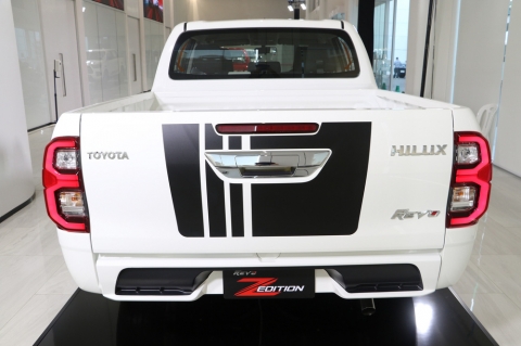 Soi mẫu bán tải giá êm 433 triệu, rộng đường về Việt Nam chặt đẹp Mitsubishi Triton - Ảnh 2.