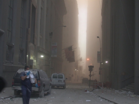 Những hình ảnh chưa từng công bố về sự kiện khủng bố ngày 11/9: Cả một chương lịch sử bi thảm tái hiện trước mắt - Ảnh 2.