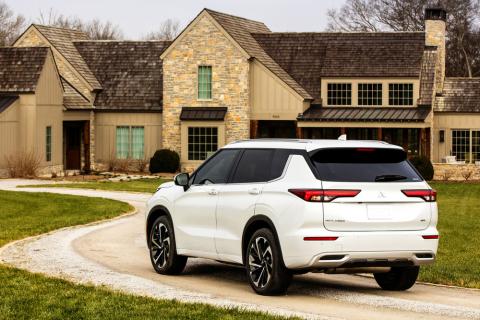 Mitsubishi “nhá hàng” mẫu xe siêu tiết kiệm xăng, trang bị công nghệ đỉnh của chóp - Ảnh 3.