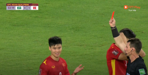 AFC công bố trọng tài trận Việt Nam vs Oman, HLV Park Hang-seo lại lo lắng về VAR - Ảnh 1.