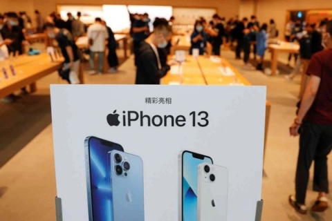 Quá tải đơn hàng đặt trước, iPhone 13 cháy hàng tại Việt Nam dù chưa mở bán - Ảnh 1.