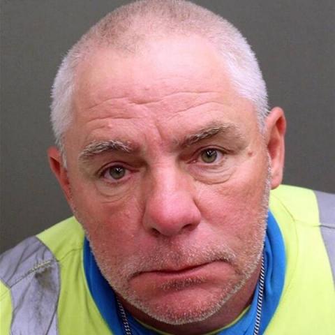 Giết người và để lại manh mối rành rành ở hiện trường, tên tội phạm sống nhởn nhơ 25 năm, cuối cùng sa lưới vì một... lon bia - Ảnh 3.