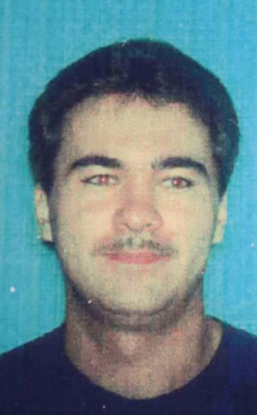 Giết người và để lại manh mối rành rành ở hiện trường, tên tội phạm sống nhởn nhơ 25 năm, cuối cùng sa lưới vì một... lon bia - Ảnh 2.