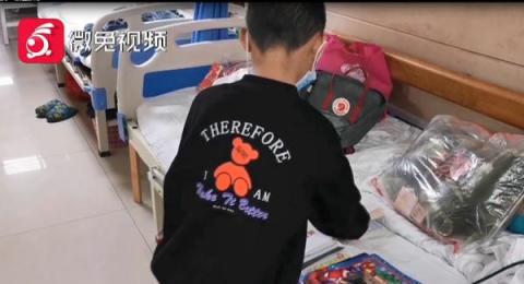 Bé trai bị bỏ rơi tại bệnh viện gần tháng trời, mẹ ruột mãi mới chịu xuất hiện, thản nhiên nói 1 câu khiến dân tình nghẹn lời - Ảnh 3. Bé trai bị bỏ rơi tại bệnh viện gần tháng trời, mẹ ruột mãi mới chịu xuất hiện, thản nhiên nói 1 câu khiến dân tình nghẹn lời - Ảnh 3.