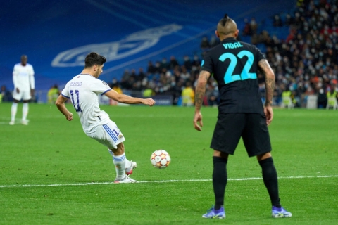 Real Madrid thắng thuyết phục Inter Milan để giành ngôi nhất bảng - Ảnh 8.