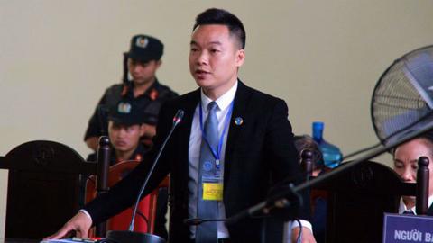 Phan Sào Nam quay lại nhà tù chấp hành phần bản án còn lại - Ảnh 2. Phan Sào Nam quay lại nhà tù chấp hành phần bản án còn lại - Ảnh 2.