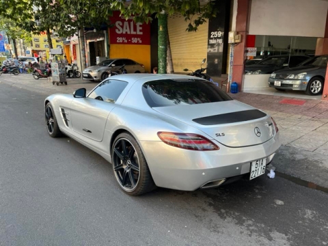  Ông trùm cà phê Đặng Lê Nguyên Vũ tái xuất, cầm lái Mercedes-Benz SLS AMG, có thể có kèo siêu xe gây chấn động  - Ảnh 1.