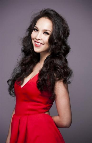 Hiền Thục U45: Cưới hụt tuổi 21, làm mẹ đơn thân, sống vui vẻ, xinh đẹp như gái đôi mươi - Ảnh 1.