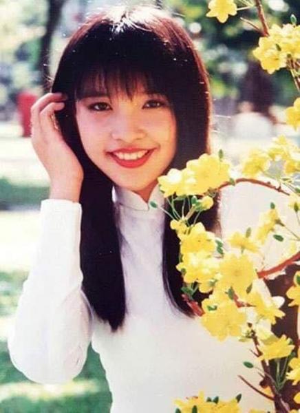 Hiền Thục U45: Cưới hụt tuổi 21, làm mẹ đơn thân, sống vui vẻ, xinh đẹp như gái đôi mươi - Ảnh 2.