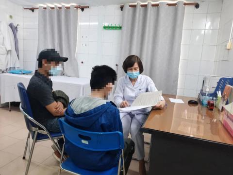 Nhiều trẻ tìm đến cái chết do bị mắng, thu điện thoại: Tiến sĩ chỉ ra nguyên nhân gốc rễ - Ảnh 1.