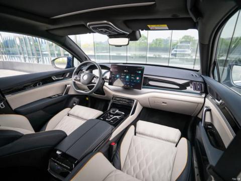 Ô tô điện Trung Quốc gây sốt vì tầm di chuyển 730km, nội thất gây bất ngờ về trang bị - Ảnh 5. Ô tô điện Trung Quốc gây sốt vì tầm di chuyển 730km, nội thất gây bất ngờ về trang bị - Ảnh 5.