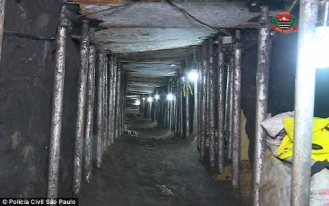 Đường hầm 600m trong lòng đất và tham vọng khoắng hàng tấn tiền của băng trộm khét tiếng - Ảnh 3.