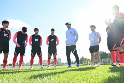 U23 Hàn Quốc triệu tập người kế thừa Son Heung-min, cơ hội nào cho U23 Việt Nam trước thử thách tại VCK U23 châu Á? - Ảnh 3. U23 Hàn Quốc triệu tập người kế thừa Son Heung-min, cơ hội nào cho U23 Việt Nam trước thử thách tại VCK U23 châu Á? - Ảnh 3.
