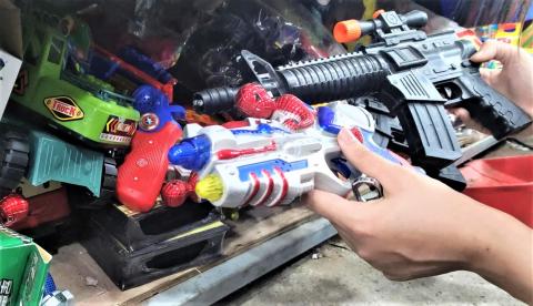 Đồ chơi bạo lực 