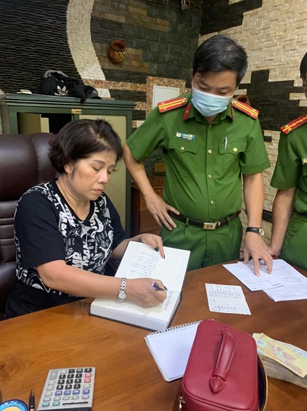 Thu giữ 3 khẩu súng đường dây đánh bạc nửa tỷ đồng mỗi ngày - Ảnh 2.