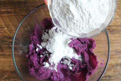 Không cần lò nướng hay nồi chiên không dầu, đây là cách làm bánh Trung thu vừa đẹp vừa ngon! - Ảnh 3. Không cần lò nướng hay nồi chiên không dầu, đây là cách làm bánh Trung thu vừa đẹp vừa ngon! - Ảnh 3.