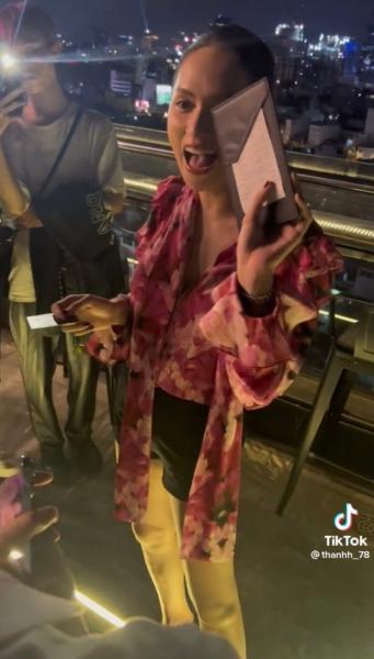 huong-giang-hao-phong-chieu-fan-voi-bua-an-1-cay-vang-d5ab553f