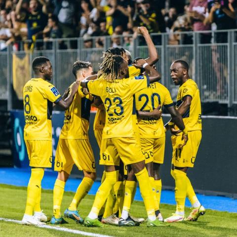 Quang Hải nhận lời khuyên táo bạo từ cựu cầu thủ Pháp, hé lộ lý do liên tiếp ngồi dự bị - Ảnh 1.