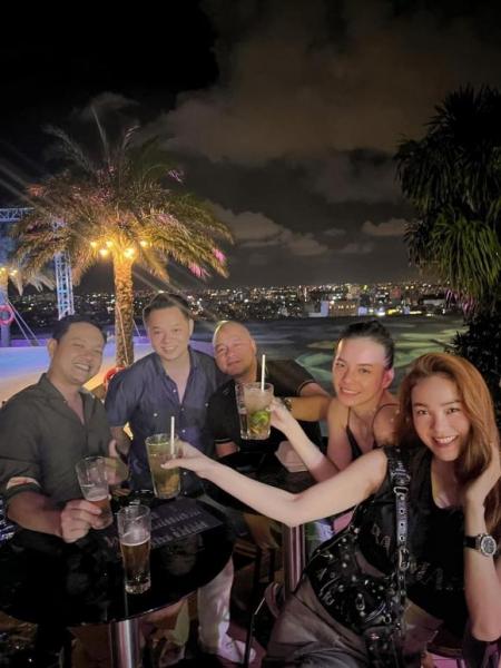 du-tiec-sinh-nhat-em-trai-minh-hang-lan-dau-cong-khai-sanh-doi-cung-ong-xa-doanh-nhan-5-ngoisaovn-w1000-h1333