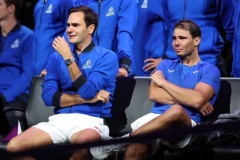 Federer thua trận cuối sự nghiệp khi đánh cặp cùng Nadal, bật khóc chào tạm biệt - Ảnh 5.