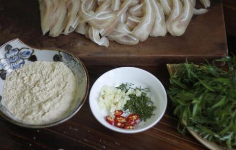 Nem tai trộn thính - Món nhắm 