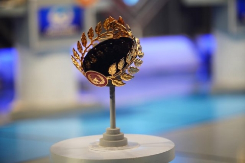 Cận cảnh chiếc vòng nguyệt quế sơn son thiếp vàng dành riêng cho Quán quân Olympia 2022 - Ảnh 5.