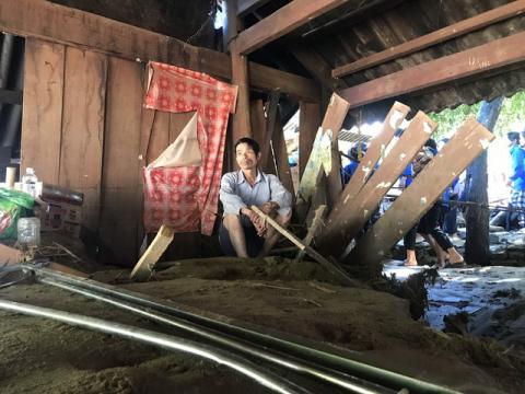 Hàng trăm hộ dân phải sống cảnh Hàng trăm hộ dân phải sống cảnh