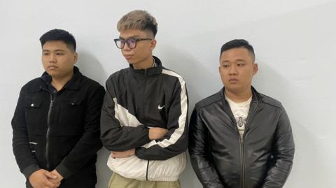 Bắt nhóm trộm điện thoại tại Điện máy Xanh trong đêm mưa lũ ở Đà Nẵng - Ảnh 1.